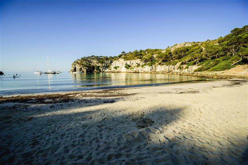 cala macarella menorca guía vibra hotels